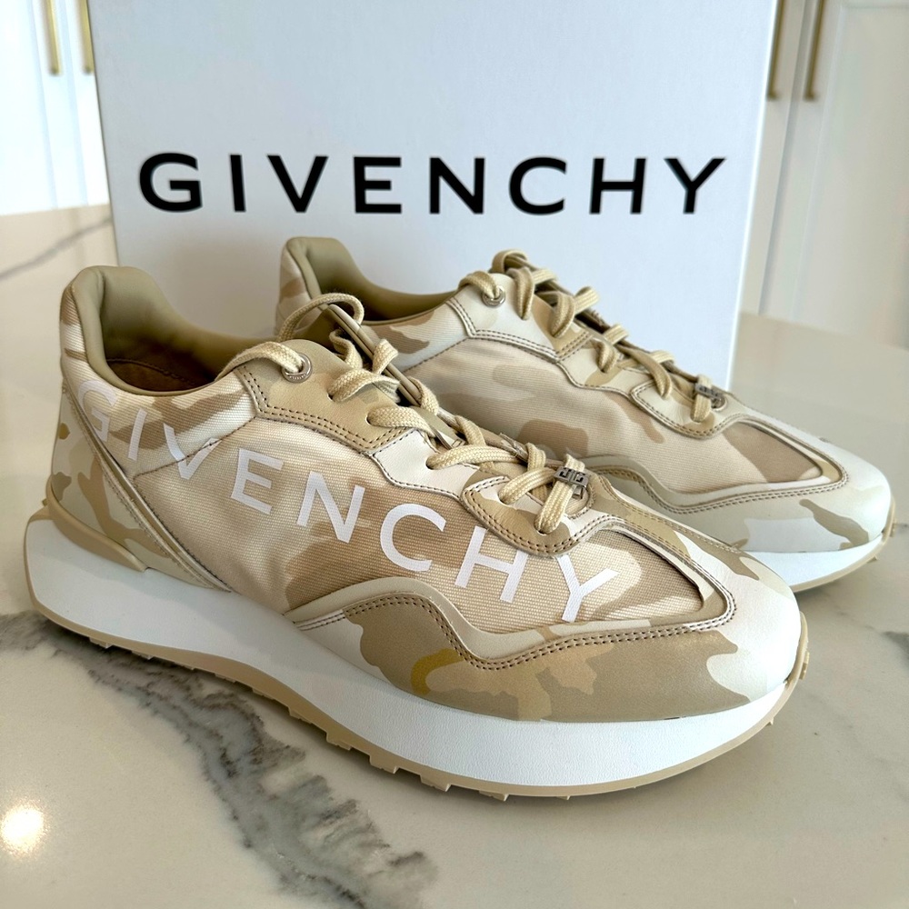 Givenchy Giv Runner Sneakers